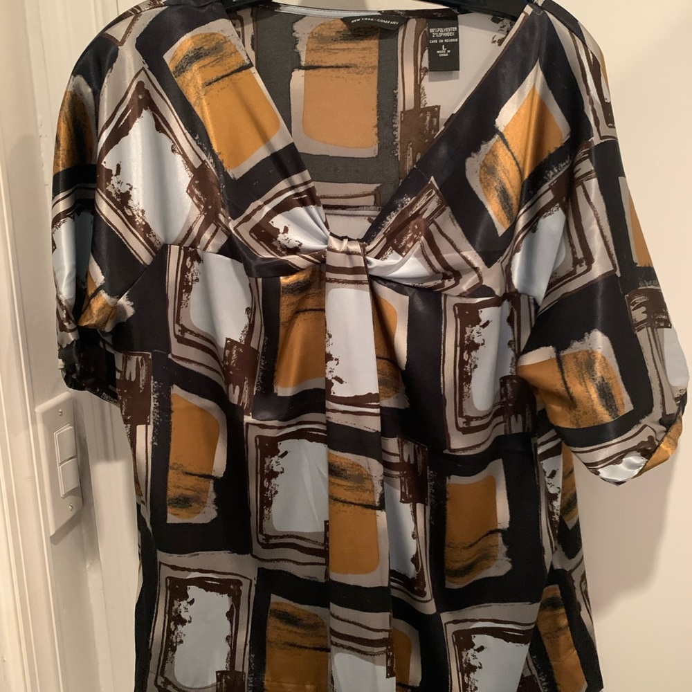 Geometric short sleeve blouse